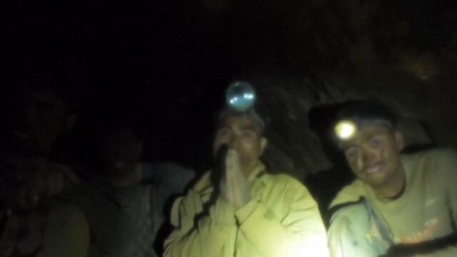 Cinco pessoas são encontradas vivas após ficarem presas em caverna
