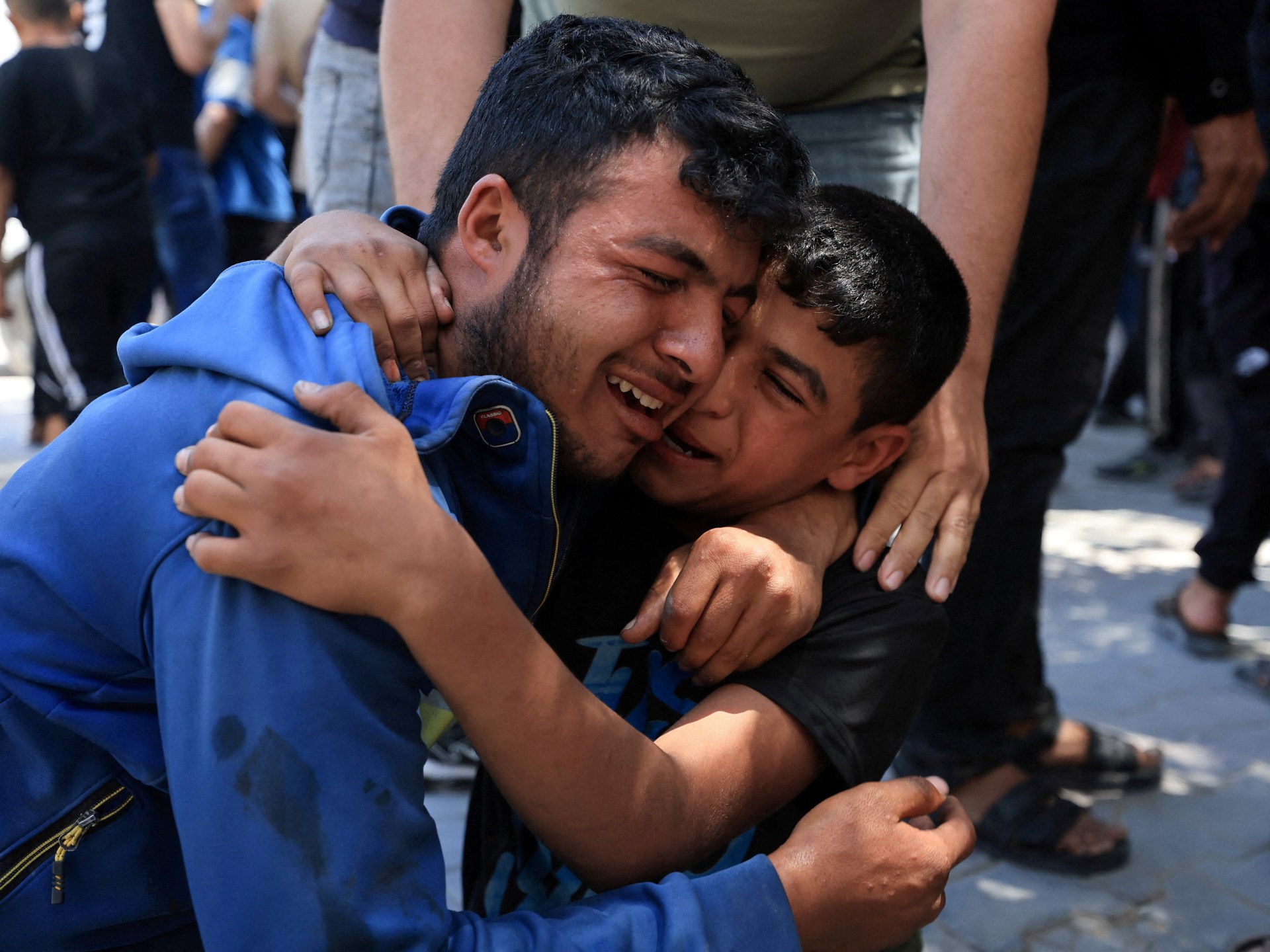 Cinco policiais e um menino de 13 anos mortos em ataque israelense em Gaza