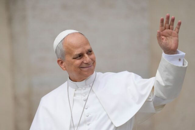 Classificação de favorabilidade do Papa Leão, momentos importantes enquanto ele comemora o primeiro ano

