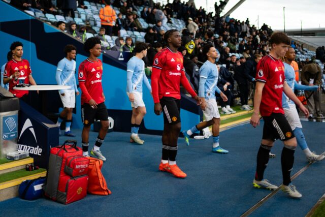 Classificações do Man Utd Sub-18 para a final da FA Youth Cup, Godwill Kukonki marca na derrota das estrelas do companheiro de equipe por 9/10

