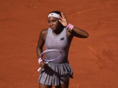 Coco Gauff avança para a segunda rodada do Aberto da França Coco Gauff começou a defesa de seu título no Aberto da França ao derrotar o compatriota americano Taylor Townsend por 6-4 e 6-0 em Roland Garros na terça-feira.