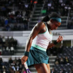 Coco Gauff, dos Estados Unidos, comemora após conquistar um ponto de Mirra Andreeva, da Rússia, durante sua partida no torneio de tênis Aberto da Itália em Roma, terça-feira, 12 de maio de 2026.