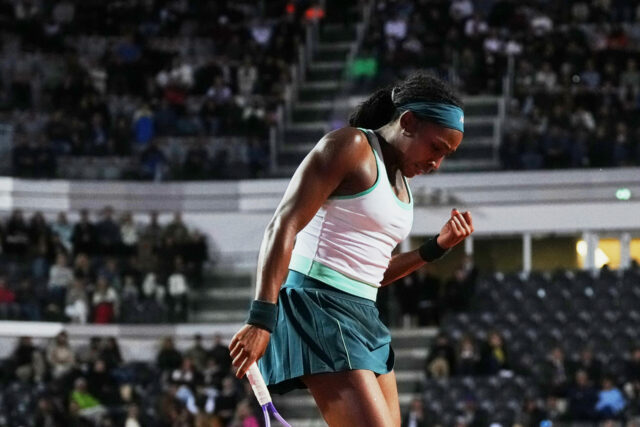 Coco Gauff, dos Estados Unidos, comemora após conquistar um ponto de Mirra Andreeva, da Rússia, durante sua partida no torneio de tênis Aberto da Itália em Roma, terça-feira, 12 de maio de 2026. 