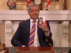 Cold Open de ‘SNL UK’: Peter Serafinowicz estrela convidada como Nigel Farage em Time-Traveling Downing Street Sketch Cold Open de 'SNL UK': Peter Serafinowicz estrela convidada como Nigel Farage em Time-Traveling Downing Street Sketch