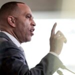 'Colheita de algodão': legislador dos EUA condenado por comentário racista sobre Jeffries