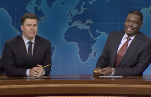 Colin Jost e Michael Che trocam piadas do Weekend Update no final da temporada do SNL Colin Jost e Michael Che trocam piadas do Weekend Update no final da temporada do SNL