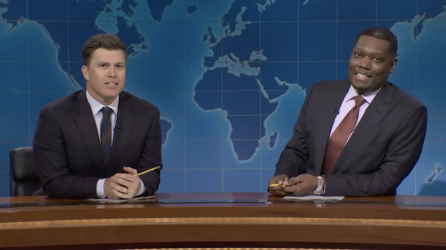 Colin Jost e Michael Che trocam piadas do Weekend Update no final da temporada do SNL
