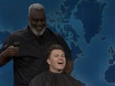 Colin Jost é quase forçado a raspar o cabelo ‘premiado’ no ‘SNL’ Colin Jost é quase forçado a raspar o cabelo ao vivo no SNL 2