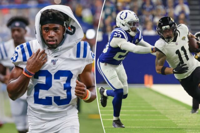 Kenny Moore nº 23 do Indianapolis Colts é visto durante o jogo de pré-temporada contra o Cleveland Browns no Lucas Oil Stadium em 17 de agosto de 2019.