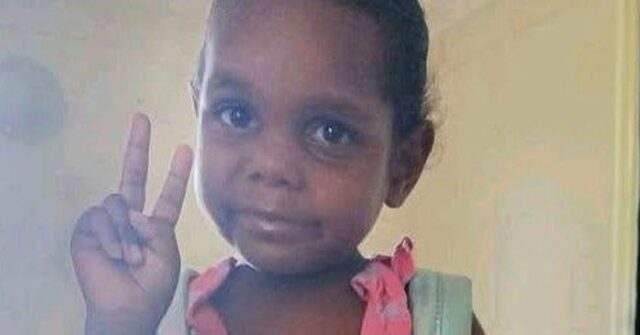 Comediante condenado por piada ‘profundamente ofensiva’ sobre suposto assassinato
