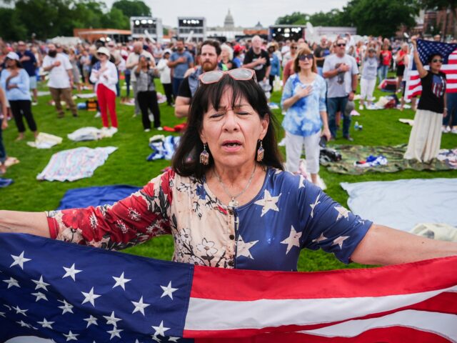 Comício de oração de Trump pretende ‘rededicar’ os EUA como ‘uma nação sob Deus’
