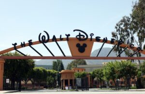 Comissário da FCC se junta à luta pela liberdade de expressão da Disney Comissário da FCC se junta à luta pela liberdade de expressão da Disney