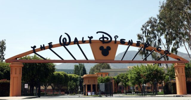 Comissário da FCC se junta à luta pela liberdade de expressão da Disney
