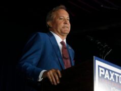 Comitê Republicano do Senado elimina conteúdo ruim de Ken Paxton do site Texas Attorney General Ken Paxton speaks at an election night watch party held by the Lone Star Liberty PAC at the Dallas/Plano Marriott at Legacy Town Center on Tuesday in Plano, Texas.