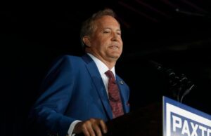 Comitê Republicano do Senado elimina conteúdo ruim de Ken Paxton do site Texas Attorney General Ken Paxton speaks at an election night watch party held by the Lone Star Liberty PAC at the Dallas/Plano Marriott at Legacy Town Center on Tuesday in Plano, Texas.