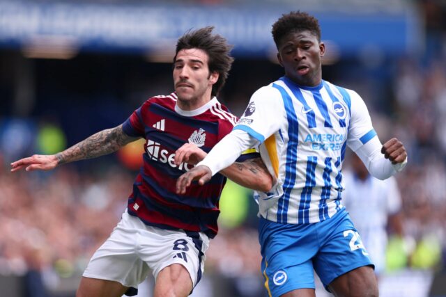 Como o Man Utd tem como alvo Sandro Tonali e Carlos Baleba em comparação no confronto direto
