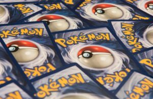 Como os cards Pokémon estão se tornando uma estratégia de sobrevivência para os varejistas australianos A família Kozma posa junta dentro de um dos armazéns da Waves Never Die.