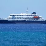 O MV Hondius está atualmente ancorado ao largo da Praia, Cabo Verde.