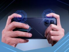 Como uma garra de quatro dedos me deixou obcecado por jogos para celular novamente Dois telefones Galaxy S26 Ultra em capa Pitaka de fibra de carbono, com destaque para três botões laterais físicos adicionais