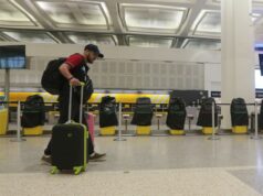 Companhia aérea americana de baixo custo vai à falência Um quiosque de check-in eletrônico anuncia o encerramento da Spirit Airlines no sábado, 2 de maio de 2026, no Aeroporto Internacional Hartsfield-Jackson Atlanta, em Atlanta. (Foto AP/Jeff Amy)