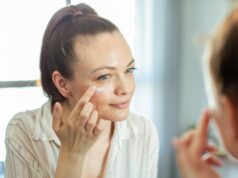 Compradores com mais de 50 anos chamam este creme para os olhos da Amazon de ‘milagre em uma bomba’ Compradores com mais de 50 anos chamam este creme para os olhos da Amazon de 'milagre em uma bomba'