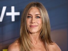 Compre os chinelos chiques de primavera de Jennifer Aniston por apenas US $ 27 Jessica Alb comparece à festa do Oscar da Vanity Fair de 2026, organizada por Mark Guiducci no Museu de Arte do Condado de Los Angeles em 15 de março de 2026 em Los Angeles, Califórnia.