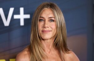 Compre os chinelos chiques de primavera de Jennifer Aniston por apenas US $ 27 Jessica Alb comparece à festa do Oscar da Vanity Fair de 2026, organizada por Mark Guiducci no Museu de Arte do Condado de Los Angeles em 15 de março de 2026 em Los Angeles, Califórnia.