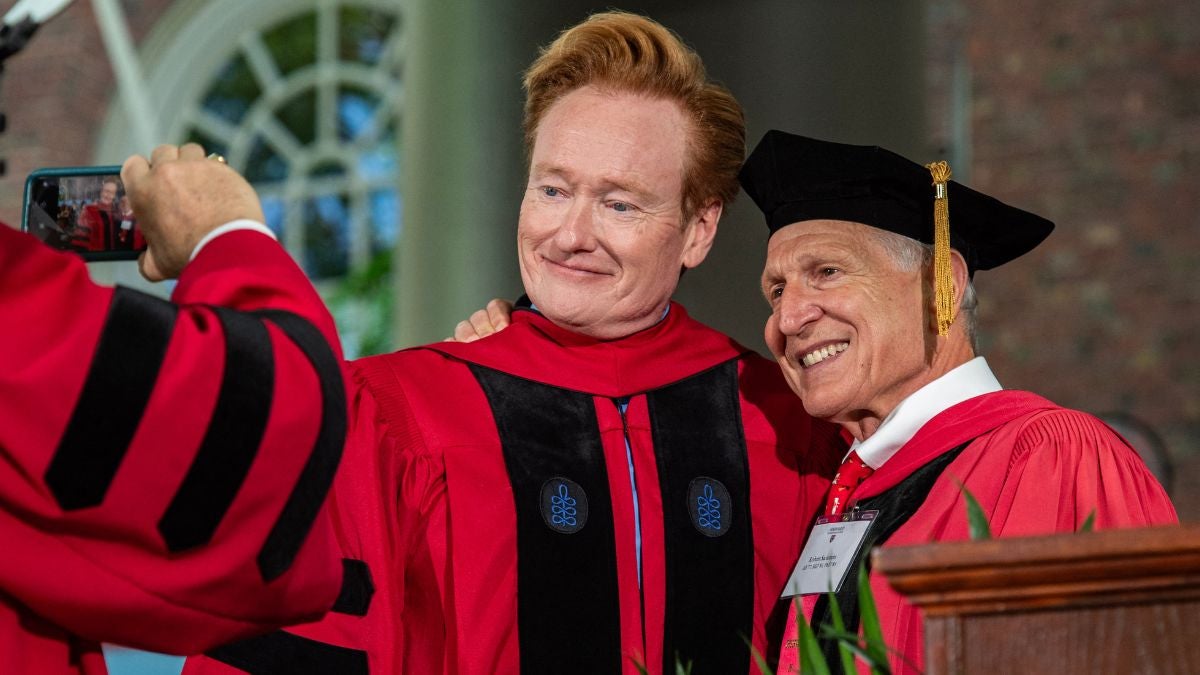 Conan O’Brien brinca que copiará Trump e Sue Harvard em discurso de formatura: ‘Minhas reivindicações terão mais mérito’ | Vídeo