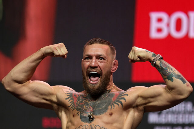 Conor McGregor se prepara para retornar ao UFC com revanche com Max Holloway