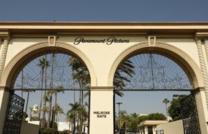 Consumidores processam para bloquear acordo entre Paramount e Warner Bros. Consumidores processam para bloquear acordo entre Paramount e Warner Bros.
