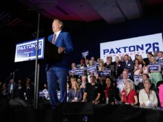 Corrida para o Senado do Texas é rebaixada para republicano enxuto após vitória de Paxton Texas Attorney General Ken Paxton, Republican candidate for U.S. Senate, speaks during a primary runoff election night event after winning the GOP nomination on Tuesday, in Plano, Texas. (AP Photo/Tony Gutierrez)
