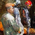 Corrida para salvar sete pessoas presas em caverna inundada no Laos