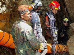 Corrida para salvar sete pessoas presas em caverna inundada no Laos Corrida para salvar sete pessoas presas em caverna inundada no Laos