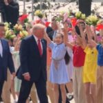 Crianças cumprimentam Trump em Pequim