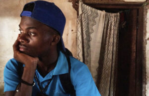 Crítica de ‘Congo Boy’: o cineasta congolês Rafiki Fariala encontra poesia no caos da guerra Congo Boy