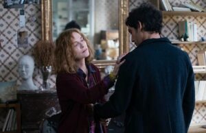 Crítica de ‘Contos Paralelos’: Isabelle Huppert é uma romancista francesa espionando o apartamento do outro lado da rua no jogo de cabeça voyeurista estranhamente confuso de Asghar Farhadi Parallel Tales