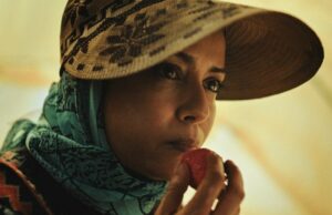 Crítica de ‘Morangos’: Mulheres marroquinas na indústria agrícola espanhola são exploradas por um sistema insensível em um drama potente, mas falho Crítica de 'Morangos': Mulheres marroquinas na indústria agrícola espanhola são exploradas por um sistema insensível em um drama potente, mas falho