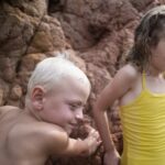 Crítica de 'Red Rocks': crianças esquisitas e saltadoras de penhascos são o foco da última experiência de Bruno Dumont