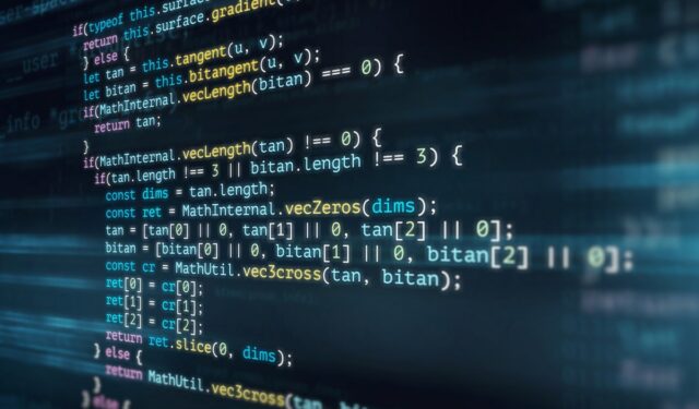 CrowdStrike e Google derrubam botnet usado por hackers para atingir Computer code on a screen.