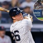 DJ LeMahieu nº 26 do New York Yankees acerta um home run solo durante a quinta entrada contra o Boston Red Sox no Yankee Stadium, domingo, 8 de junho de 2025, no Bronx, NY. (