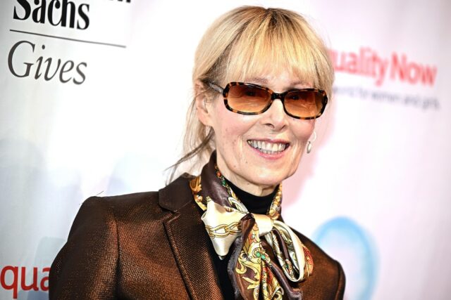 DOJ investiga acusador de Trump, E. Jean Carroll, sobre pagamentos E. Jean Carroll attends Equality Now's Make Equality Reality Gala at Sony Hall on October 8, 2024, in New York City. (Photo by Steven Ferdman/Getty Images)