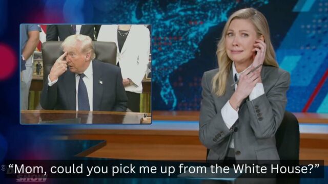 Daily Shows Desi Lydic assa o evento bizarro de Trump na Casa Branca para crianças
