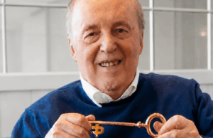 Dario Argento revela trilogia de suspense em Cannes enquanto é homenageado no Fantástico Pavilhão do Marché Du Film Dario Argento revela trilogia de suspense em Cannes enquanto é homenageado no Fantástico Pavilhão do Marché Du Film