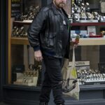 Darren Day parecia muito longe de seu apogeu como galã dos anos 90 quando saiu em Essex para visitar uma joalheria de segunda mão na quinta-feira