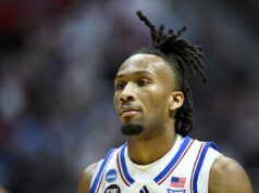 Darryn Peterson defende sua posição como primeira escolha no Draft da NBA Kansas Jayhawks standout Darryn Peterson plays in game against California Baptist at NCAA Tournament