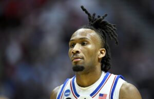 Darryn Peterson defende sua posição como primeira escolha no Draft da NBA Kansas Jayhawks standout Darryn Peterson plays in game against California Baptist at NCAA Tournament