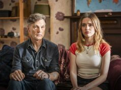 David Morrissey diz que uma ligação noturna para um amigo o salvou das profundezas do alcoolismo O ator David Morrissey (à esquerda), na foto com Aimee Lou Wood (à direita), revelou como a ansiedade social paralisante o levou ao alcoolismo, mas que uma ligação desesperada tarde da noite para um amigo em AA salvou sua vida