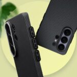 Samsung Galaxy S26 Ultra e Galaxy S24 Ultra ao lado de uma pelúcia