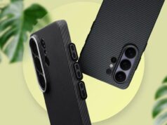 Dei botões extras ao meu Galaxy S26 Ultra e é surpreendentemente útil Samsung Galaxy S26 Ultra e Galaxy S24 Ultra ao lado de uma pelúcia