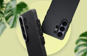 Dei botões extras ao meu Galaxy S26 Ultra e é surpreendentemente útil Samsung Galaxy S26 Ultra e Galaxy S24 Ultra ao lado de uma pelúcia